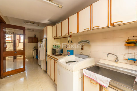 Image 32 - 989960