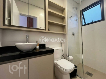 Image 21 - 990296