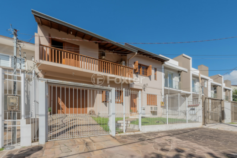 Image 33 - 990557