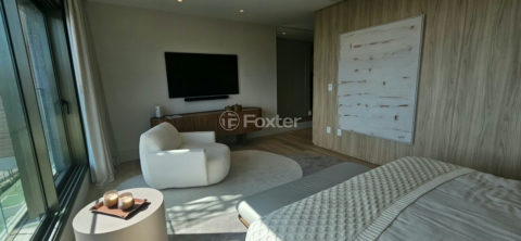 Image 34 - 990579