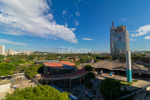 Image 8 - 990809