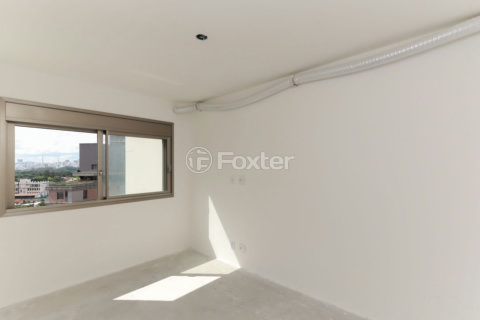 Image 21 - 990952