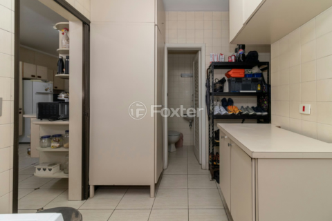 Image 37 - 990987