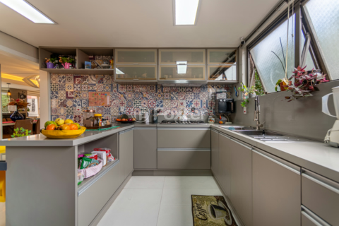 Image 33 - 992574