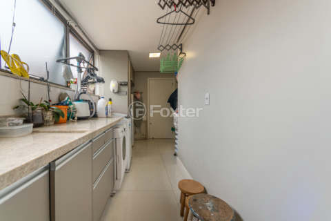 Image 34 - 992574