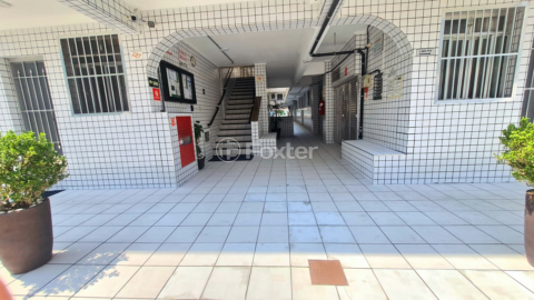 Image 8 - 992678