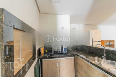 Image 33 - 992940