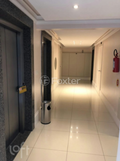 Image 21 - 993482