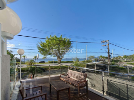 Image 31 - 994831