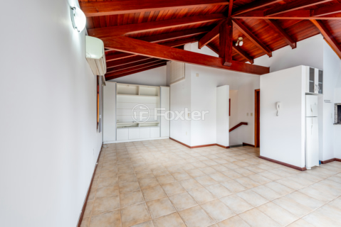 Image 33 - 995213