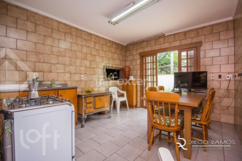 Image 35 - 995277
