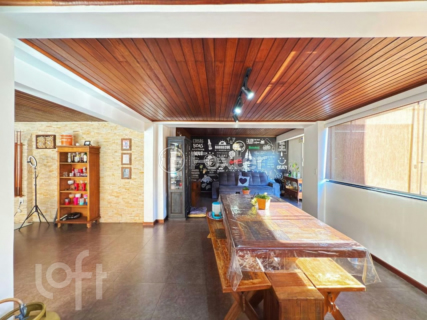 Image 31 - 995547