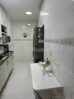 Image 16 - 996250