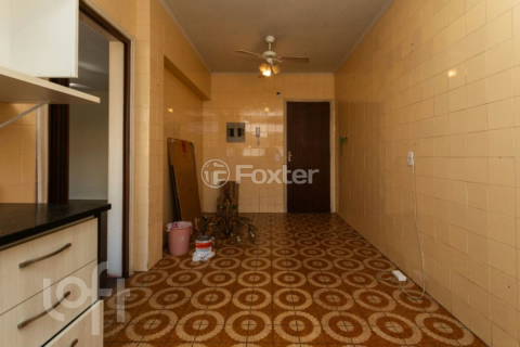Image 8 - 996636