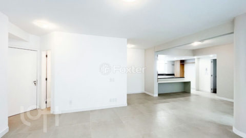 Image 7 - 996686