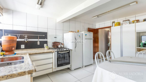 Image 3 - 996711