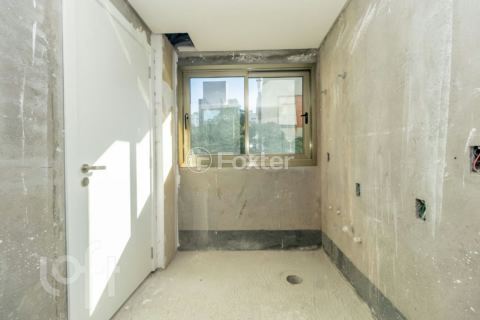 Image 33 - 998570