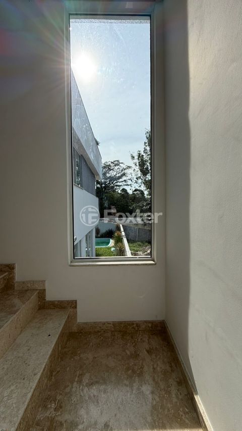 Image 9 - 998705