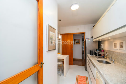 Image 27 - 999365