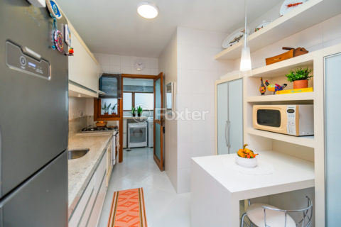 Image 29 - 999365