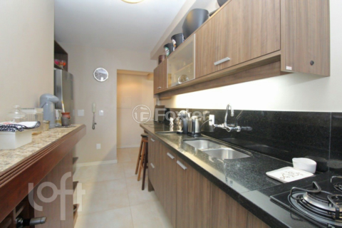 Image 8 - 999666