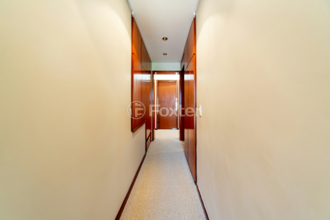 Image 11 - 999683