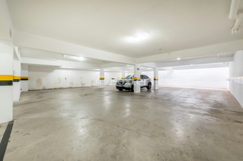Image 32 - 999737